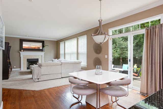 385 POST OAK Circle, West Chicago, IL 60185