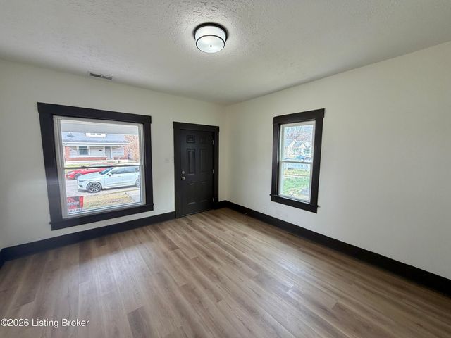 1414 Sale Ave, Louisville, KY 40215