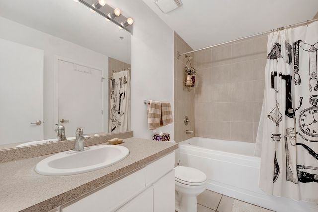 1525 S Sangamon Street 610, Chicago, IL 60608