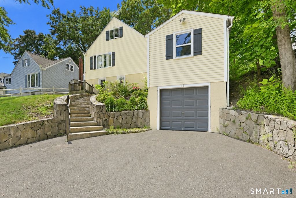 13 Terre Haute Road, Danbury, CT 06810