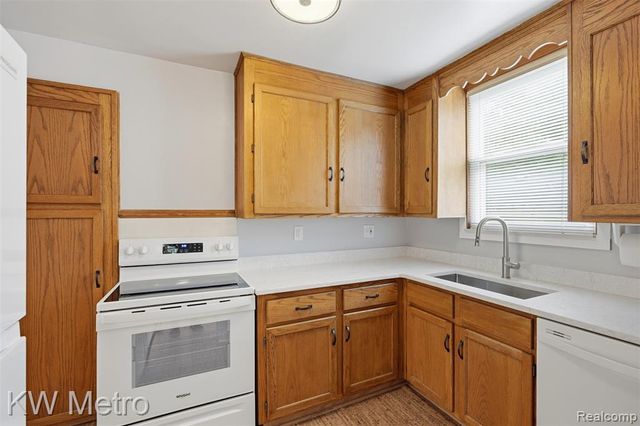 634 E Lewiston Avenue, Ferndale, MI 48220