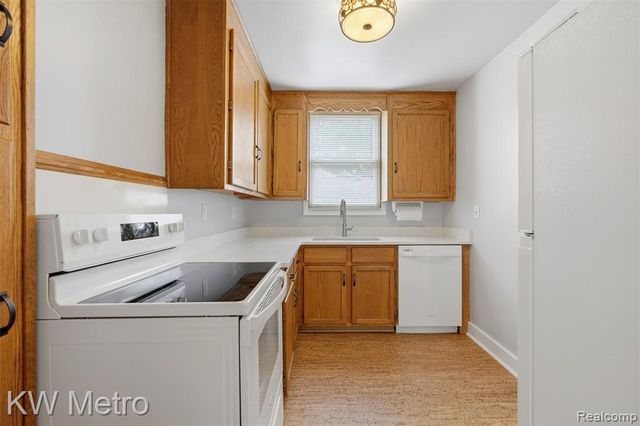 634 E Lewiston Avenue, Ferndale, MI 48220