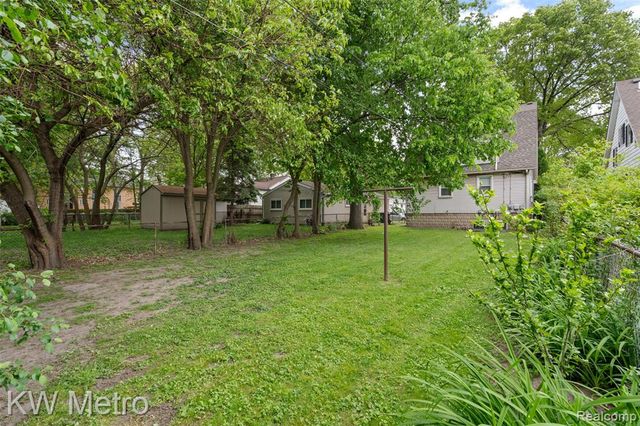 634 E Lewiston Avenue, Ferndale, MI 48220