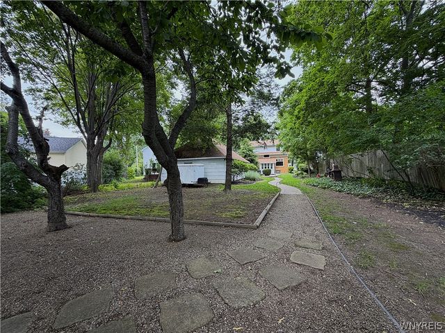 26 Pleasant Avenue, Hamburg, NY 14075