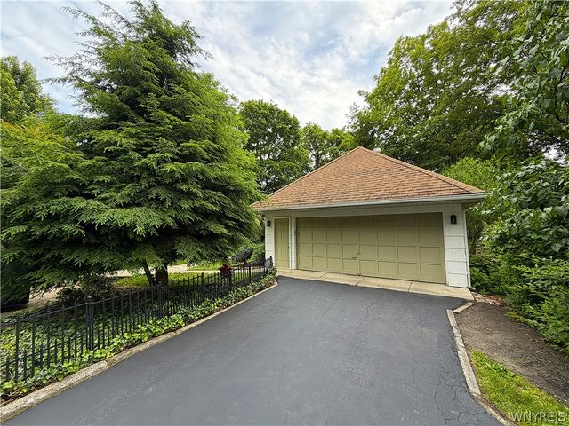 26 Pleasant Avenue, Hamburg, NY 14075
