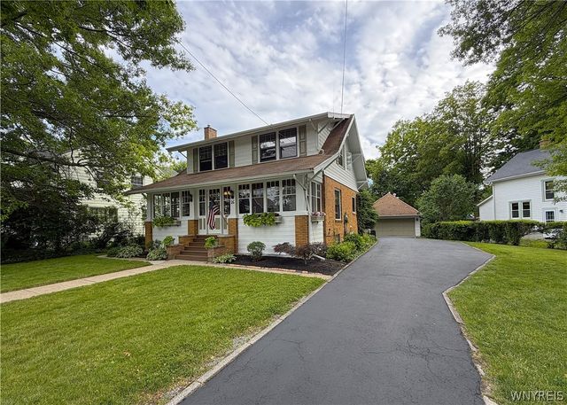 26 Pleasant Avenue, Hamburg, NY 14075