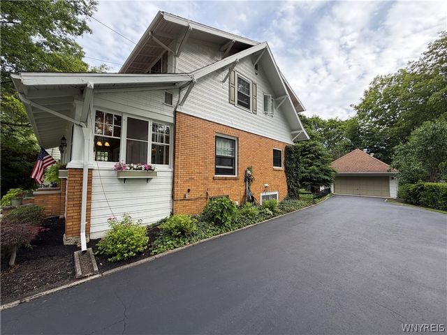 26 Pleasant Avenue, Hamburg, NY 14075