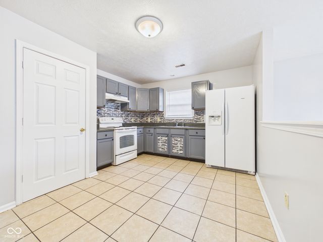 6233 E 11th Street, Indianapolis, IN 46219