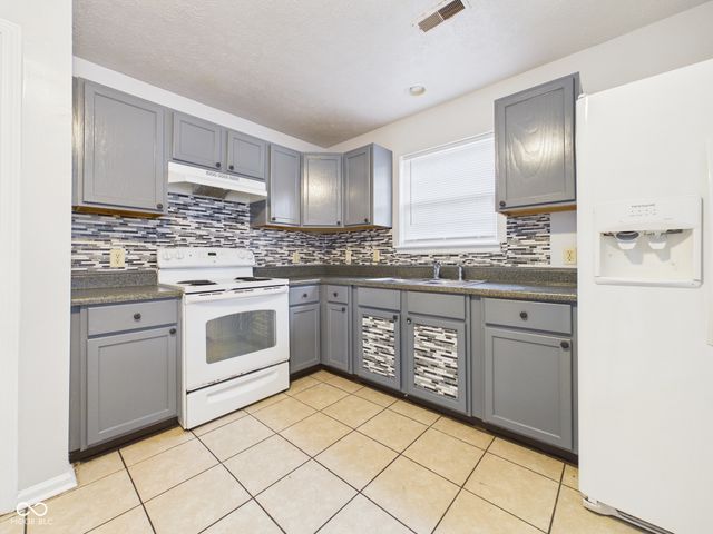 6233 E 11th Street, Indianapolis, IN 46219