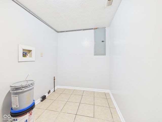 6233 E 11th Street, Indianapolis, IN 46219