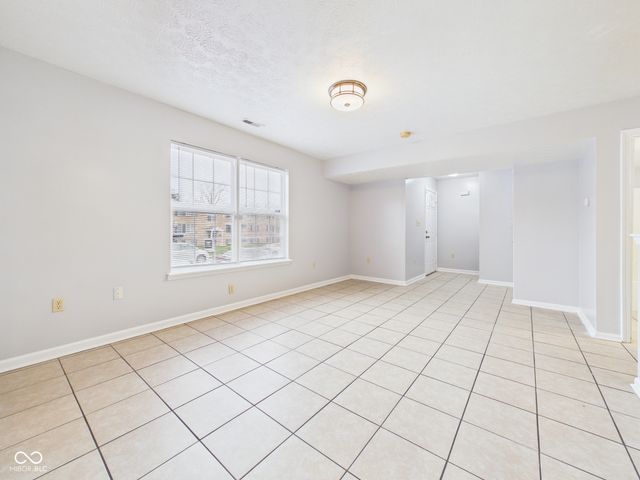 6233 E 11th Street, Indianapolis, IN 46219