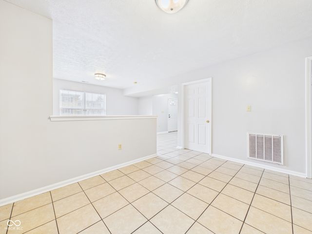 6233 E 11th Street, Indianapolis, IN 46219