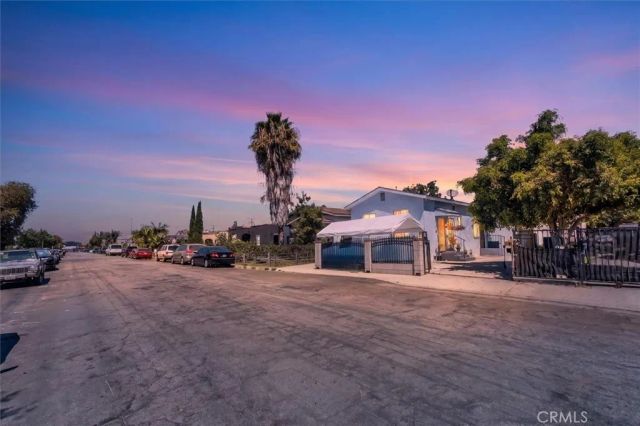 1237 E 76th, Los Angeles, CA 90001