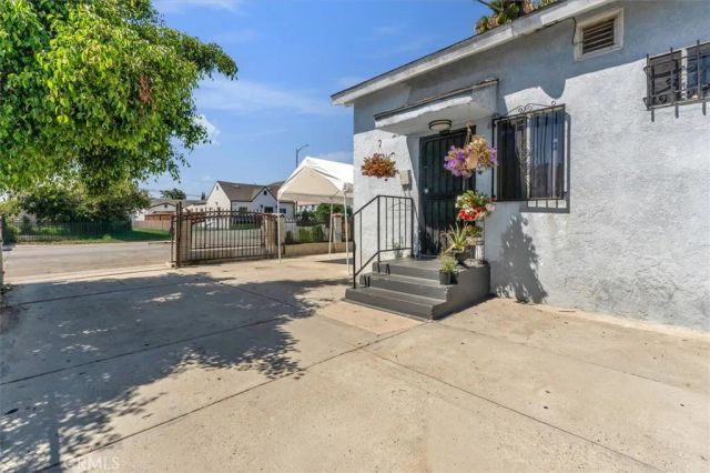 1237 E 76th, Los Angeles, CA 90001