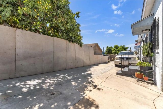 1237 E 76th, Los Angeles, CA 90001