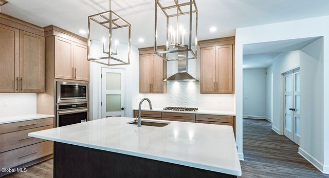 7 Stone Creek Drive, East Greenbush, NY 12061