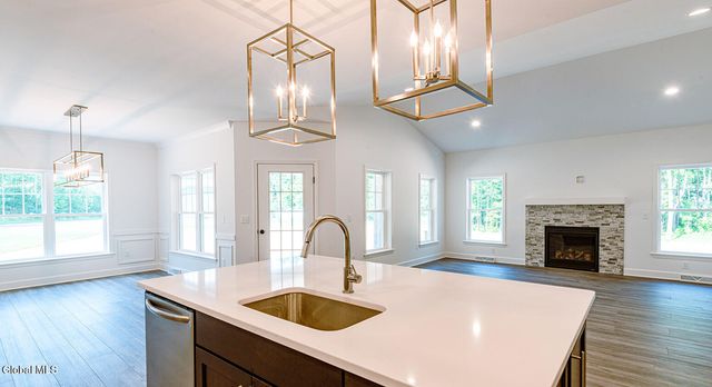 7 Stone Creek Drive, East Greenbush, NY 12061