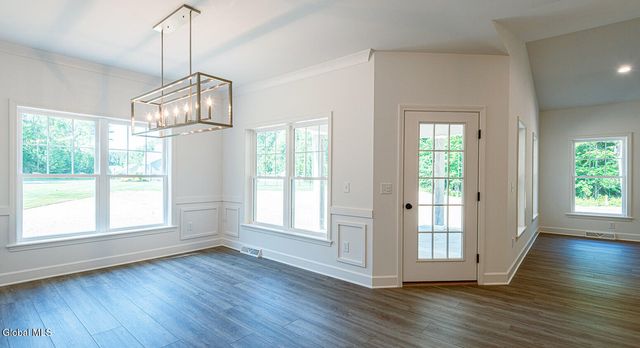 7 Stone Creek Drive, East Greenbush, NY 12061