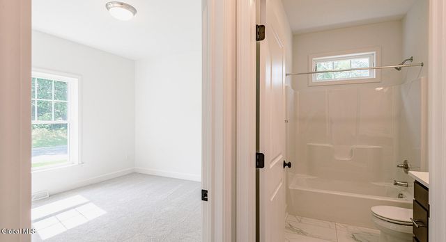 7 Stone Creek Drive, East Greenbush, NY 12061