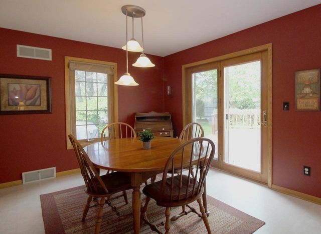 9432 Stanford COURT, Mequon, WI 53097