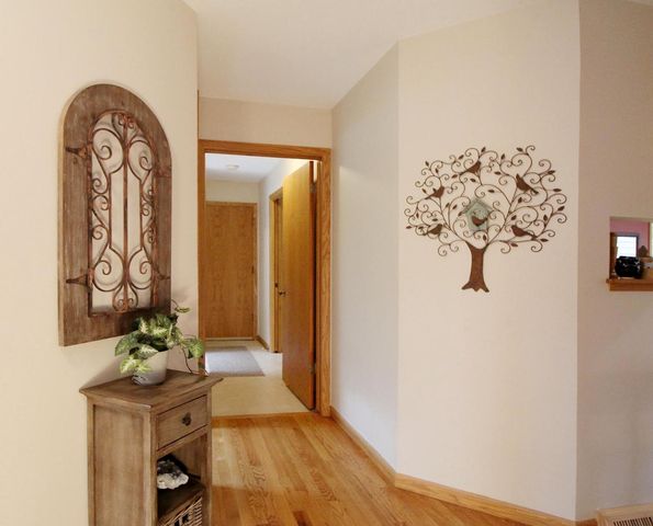9432 Stanford COURT, Mequon, WI 53097