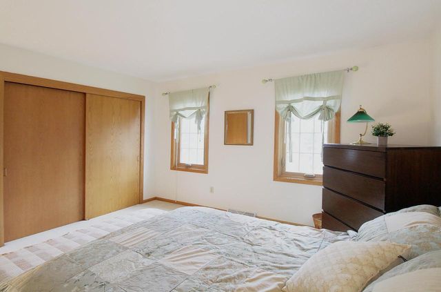 9432 Stanford COURT, Mequon, WI 53097