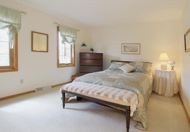 9432 Stanford COURT, Mequon, WI 53097