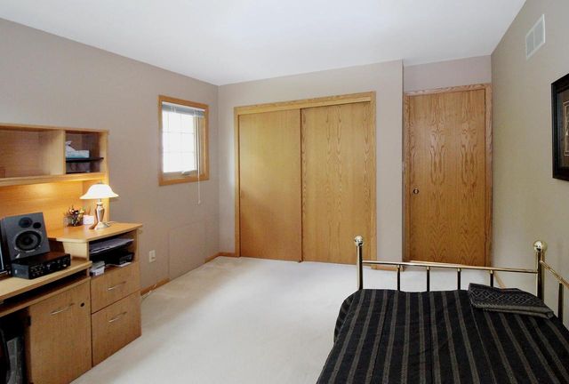 9432 Stanford COURT, Mequon, WI 53097