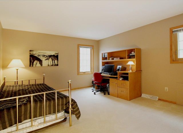 9432 Stanford COURT, Mequon, WI 53097