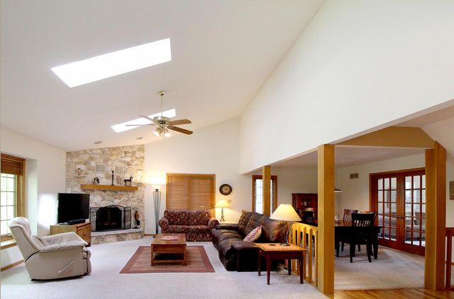 9432 Stanford COURT, Mequon, WI 53097