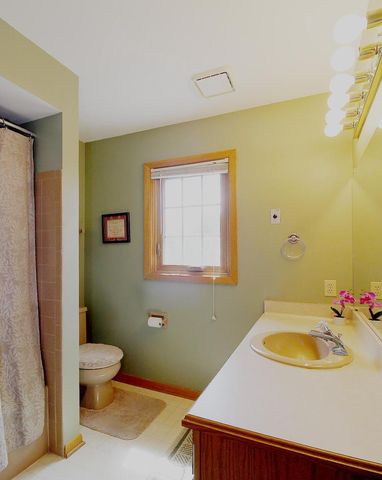 9432 Stanford COURT, Mequon, WI 53097