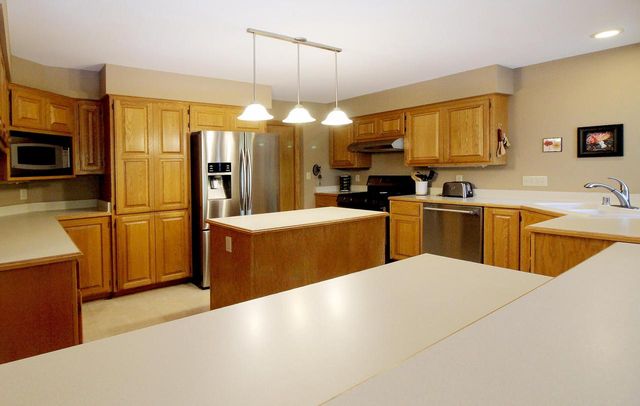 9432 Stanford COURT, Mequon, WI 53097
