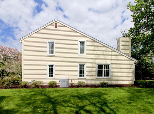 9432 Stanford COURT, Mequon, WI 53097