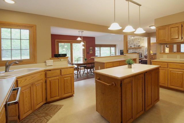 9432 Stanford COURT, Mequon, WI 53097