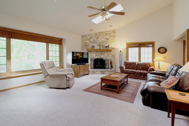 9432 Stanford COURT, Mequon, WI 53097