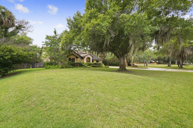 197 Tumblin Kling Road, Fort Pierce, FL 34982