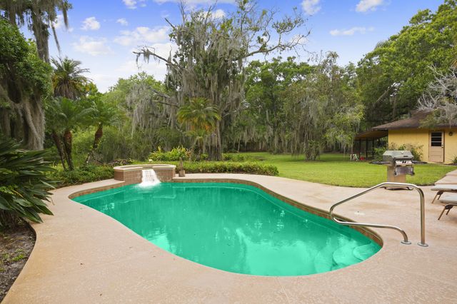 197 Tumblin Kling Road, Fort Pierce, FL 34982