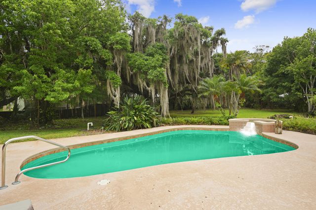 197 Tumblin Kling Road, Fort Pierce, FL 34982