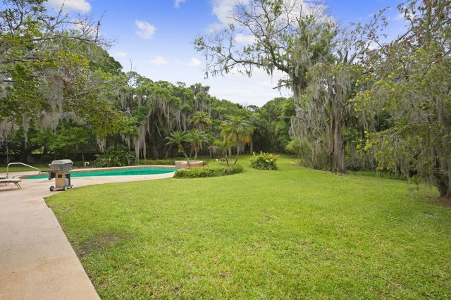 197 Tumblin Kling Road, Fort Pierce, FL 34982