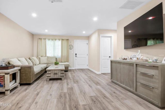 20224 Cohasset Street 12, Winnetka, CA 91306