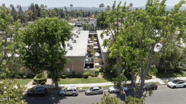 20224 Cohasset Street 12, Winnetka, CA 91306