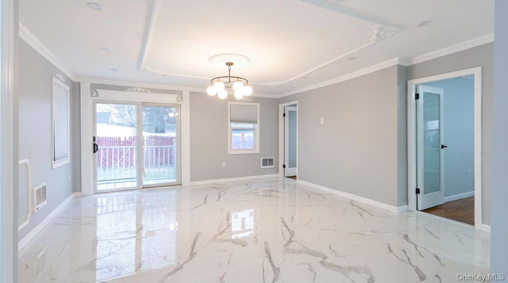 21 Linden Boulevard, Hicksville, NY 11801 — photo 4