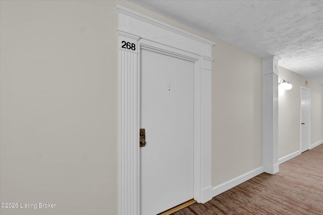 5800 Coach Gate Wynde APT 268, Louisville, KY 40207