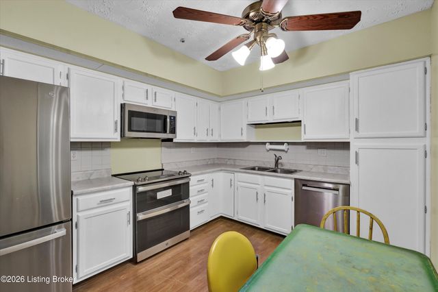 5800 Coach Gate Wynde APT 268, Louisville, KY 40207