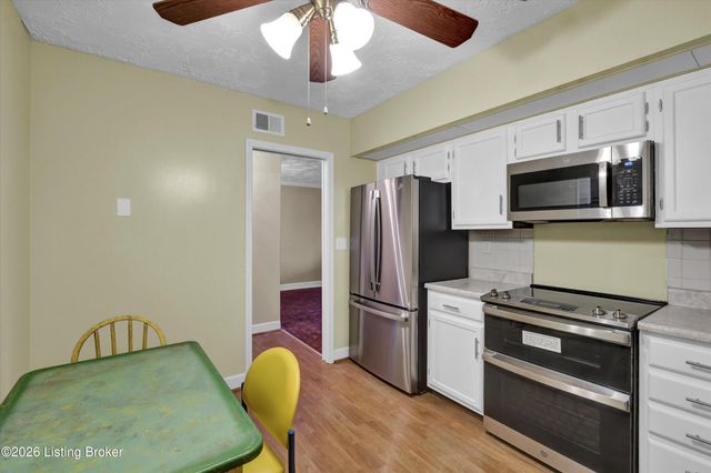 5800 Coach Gate Wynde APT 268, Louisville, KY 40207