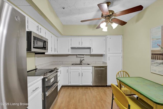 5800 Coach Gate Wynde APT 268, Louisville, KY 40207