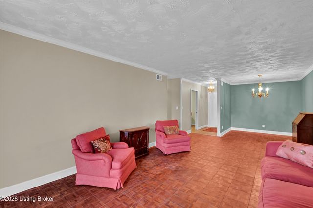 5800 Coach Gate Wynde APT 268, Louisville, KY 40207