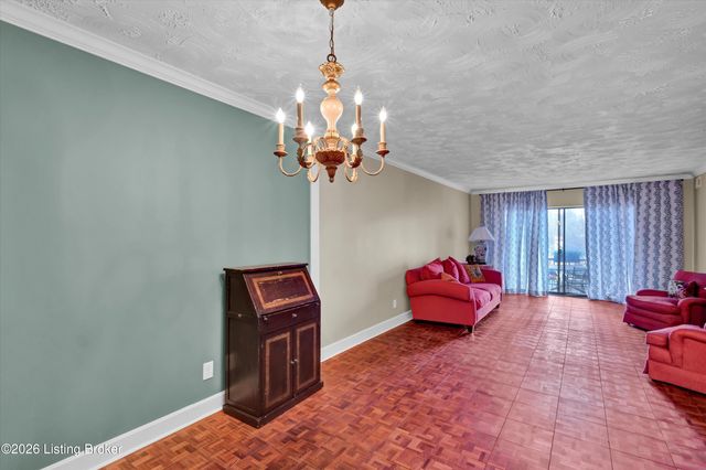 5800 Coach Gate Wynde APT 268, Louisville, KY 40207