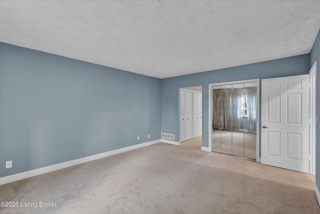 5800 Coach Gate Wynde APT 268, Louisville, KY 40207