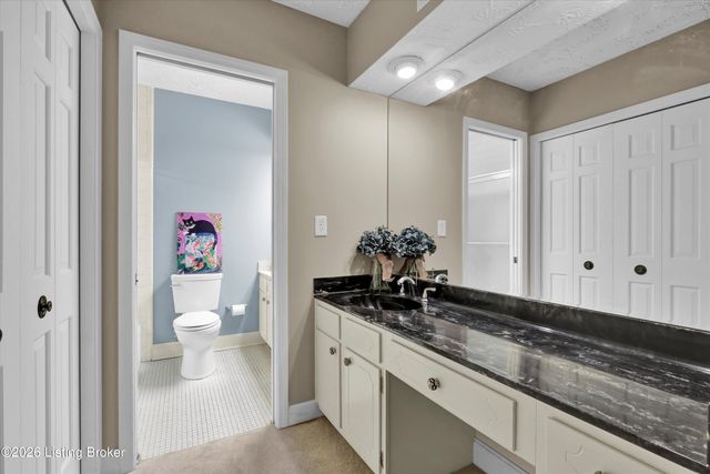 5800 Coach Gate Wynde APT 268, Louisville, KY 40207